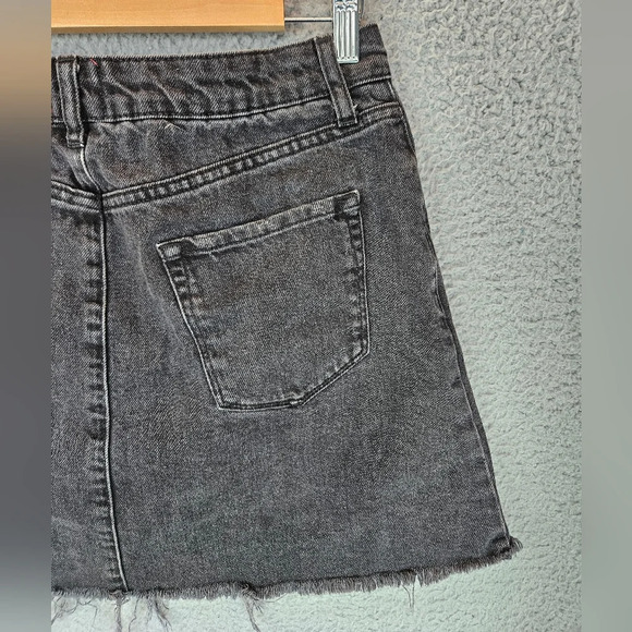BDG Womens Black All Cotton Distressed Denim Mini Skirt Sz M Raw Hem Button Up - Picture 8 of 11